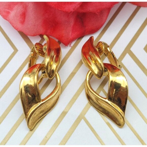 Avon Door Knocker Gold Tone Dangle Clip On Earrings Dangle Drop 1.5" - Picture 3 of 12